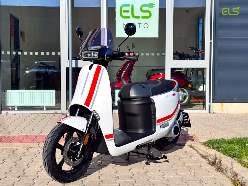 1730205272_elektroskutr_els_moto_es1_pro_bily.jpg